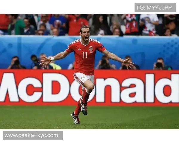 荷兰足球先生荣耀之路：从天才少年到世界级巨星的传奇旅程