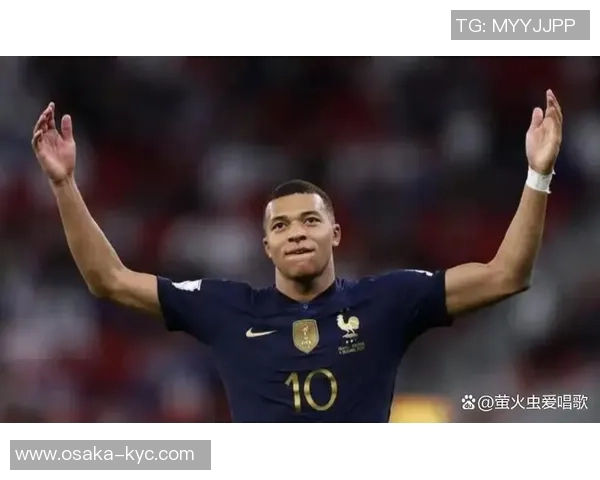 足球巨星场外踢球引发热潮展现不一样的竞技激情与生活风采 足球巨星场外踢球引发热潮展现不一样的竞技激情与生活风采