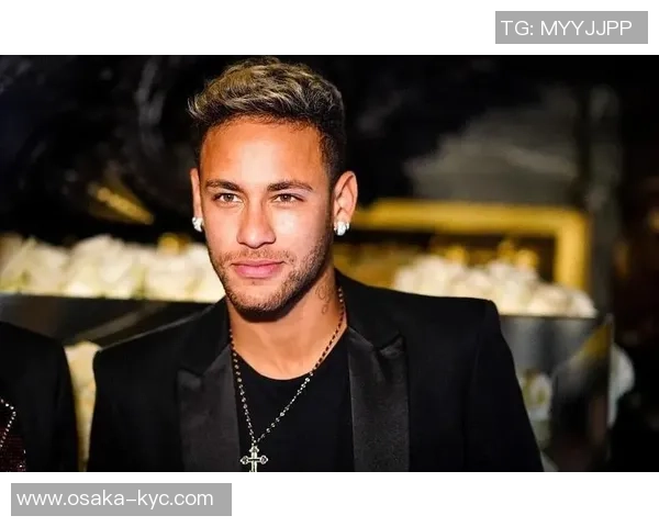 足球明星与女友甜蜜瞬间尽显浪漫魅力球场之外的幸福生活壁纸背景图 足球明星与女友甜蜜瞬间尽显浪漫魅力球场之外的幸福生活壁纸背景图